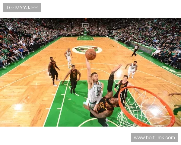 杰森·莱扎克闪耀雅典:传奇泳将缔造奥运经典时刻 杰森·莱扎克闪耀雅典:传奇泳将缔造奥运经典时刻