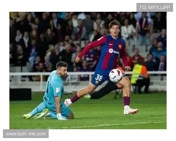 恰尔汗奥卢关键战役闪耀全场,助球队逆转取胜 恰尔汗奥卢关键战役闪耀全场,助球队逆转取胜